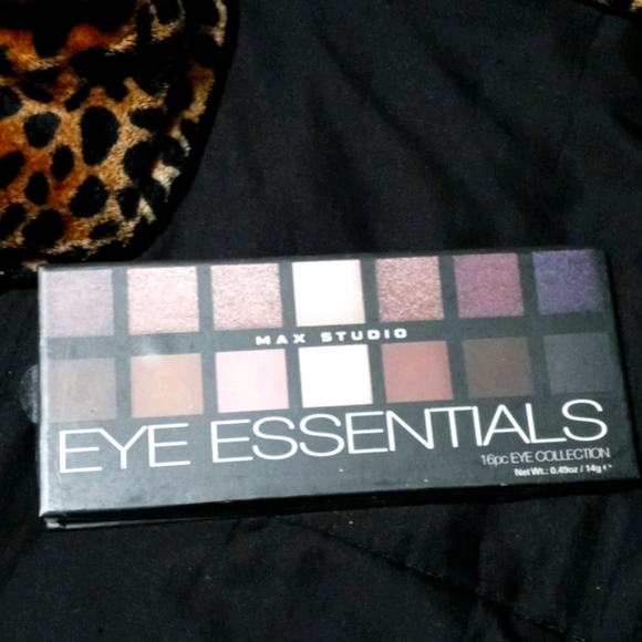 4 Nude pallets - Picture 2 of 10